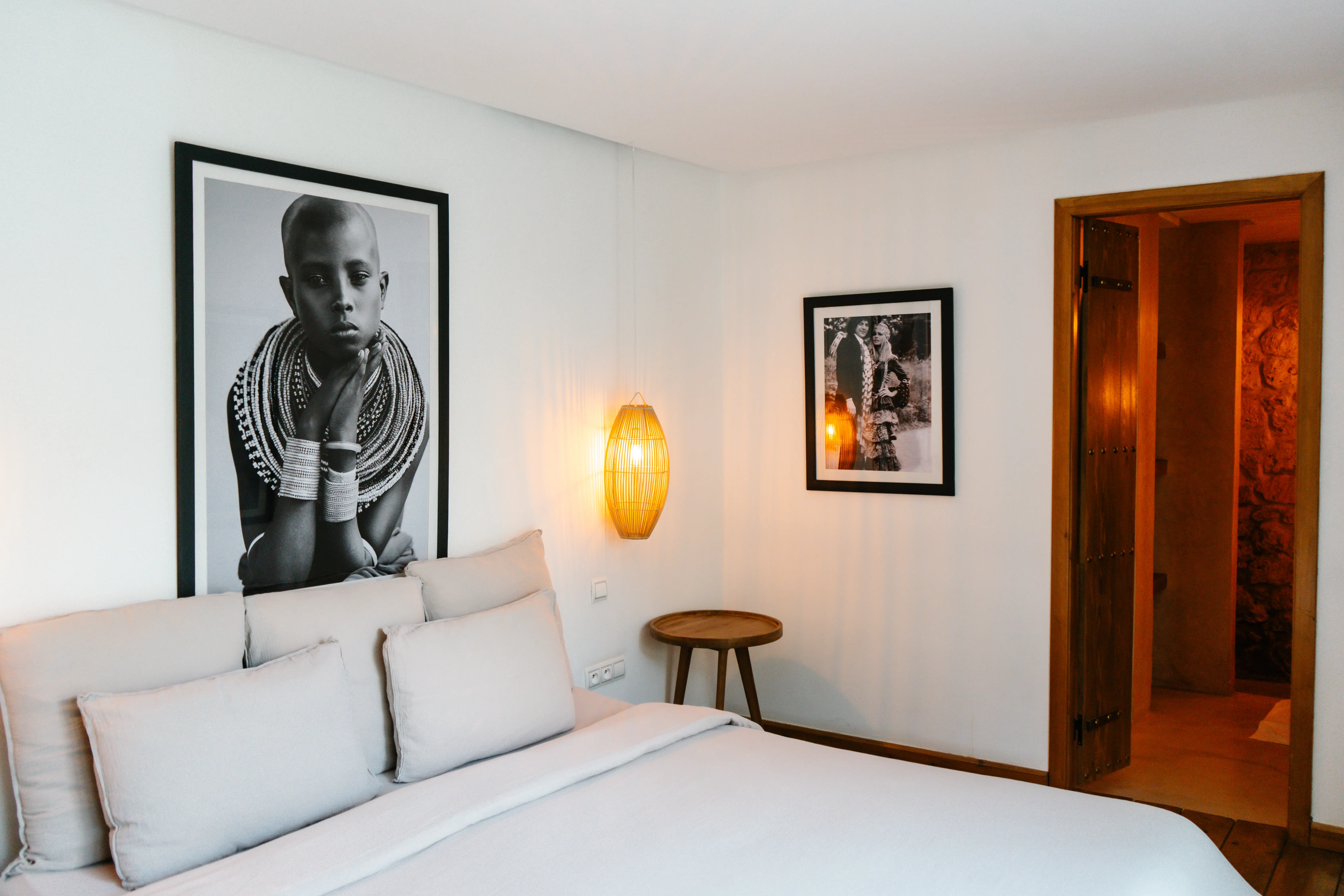 Chambre de luxe au Riad Pure House Marrakech avec décoration marocaine traditionnelle et atmosphère paisible réservée aux adultes